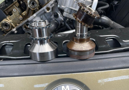 Hier de gemodificeerde crankhub naast de originele crankhub